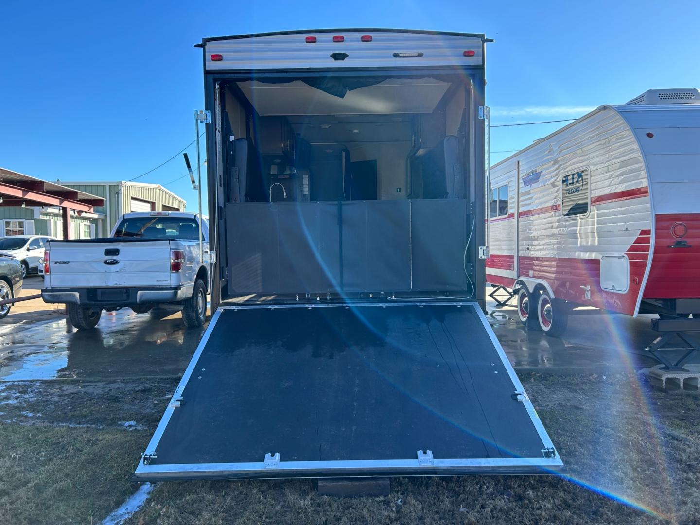 2019 GRAY Forest River XLR Toy Hauler CB20 (5ZT2XLJB0KZ) , located at 17760 Hwy 62, Morris, OK, 74445, 35.609104, -95.877060 - Photo#5